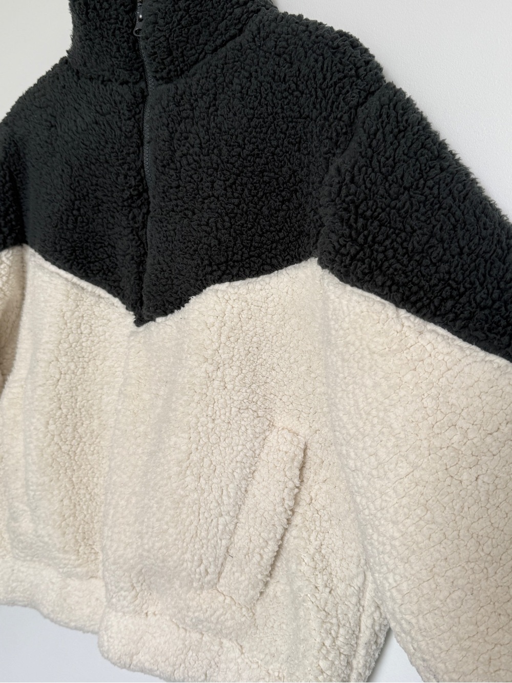 Two-Tone Sherpa Pullover Jacket in Black & Cream - Picture 5 of 15